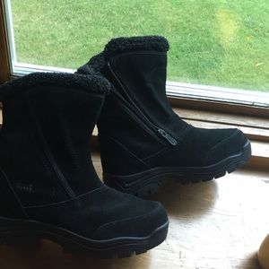 Sorel waterproof boots with thinsulate lining.