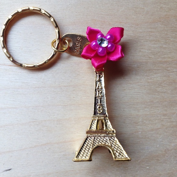 Eiffel Tower keychain in gold color - Picture 1 of 4
