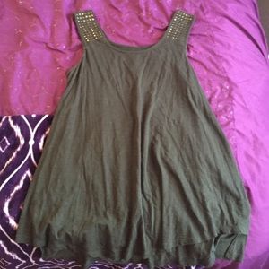 Army green flowy top ✨