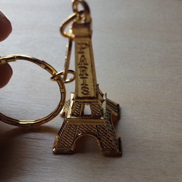 Eiffel Tower key chain in gold - Picture 3 of 4