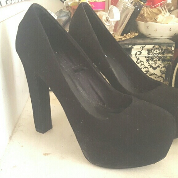 Worn once for a wedding