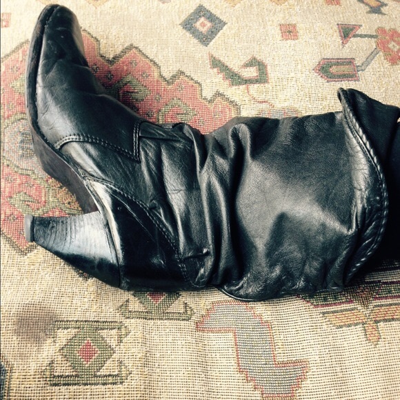 Black slouchy heeled boots! - Picture 2 of 4