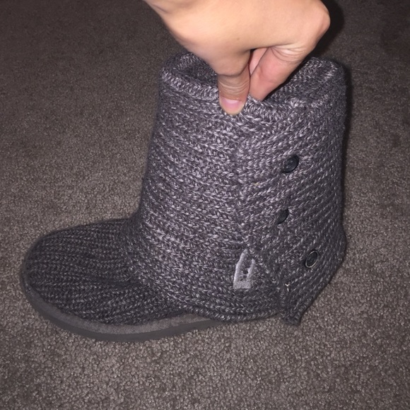Grey uggs size 7