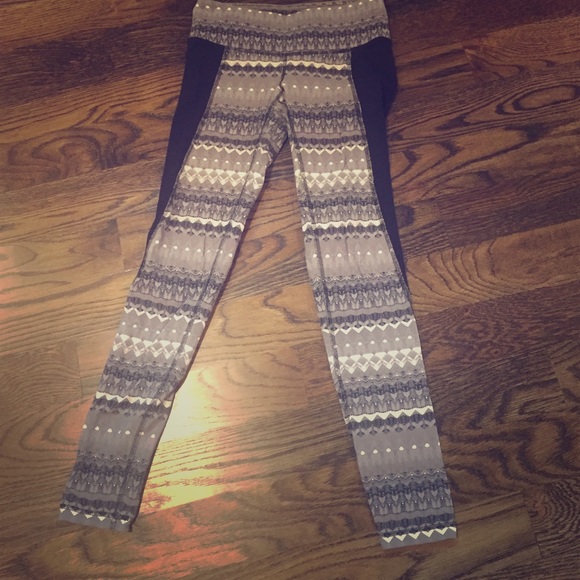 alo yoga pants