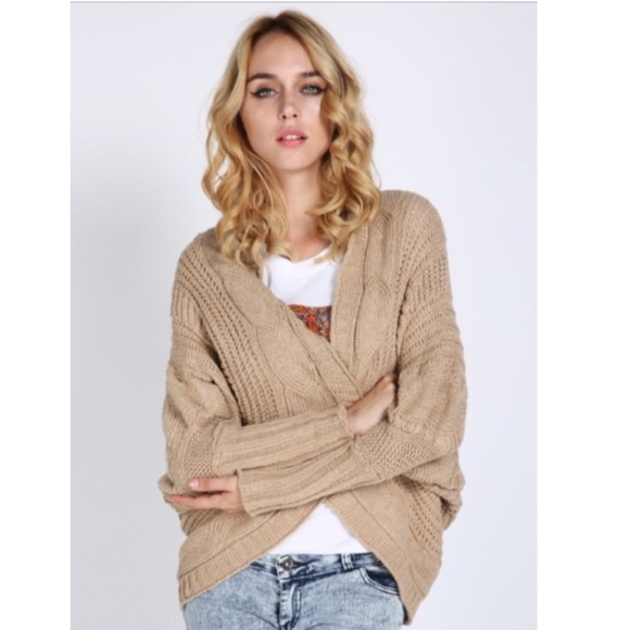 USED. STILL IN GOOD CONDITION. LOOSE BATWING SLEEVES KNIT SWEATER - Picture 1 of 3