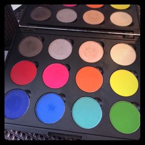 Costal Scents- 12 Shadows and Customizable Palette