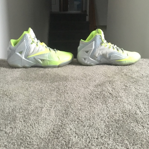 Nike LeBron 11's - Picture 2 of 3