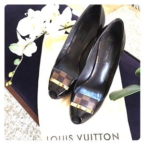 Dark brown patent leather LV pumps