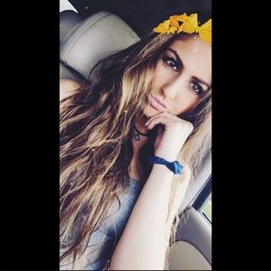 Meet your Posher, Larken