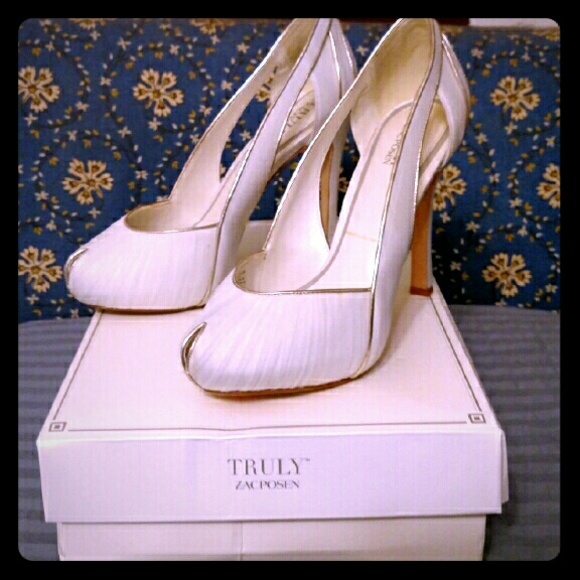 Truly Zac Posen Platform Pump w/ Piping