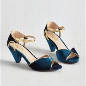 Blue Velvet Seychelles Kitten Heels NIB