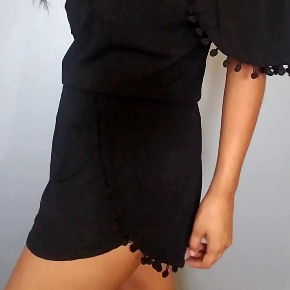 ❗LAST ONE❗BLACK OFF SHOULDER POM ROMPER - Picture 4 of 6