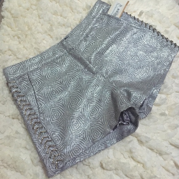 Quinn Arrow Embroidered Shorts - Picture 1 of 1
