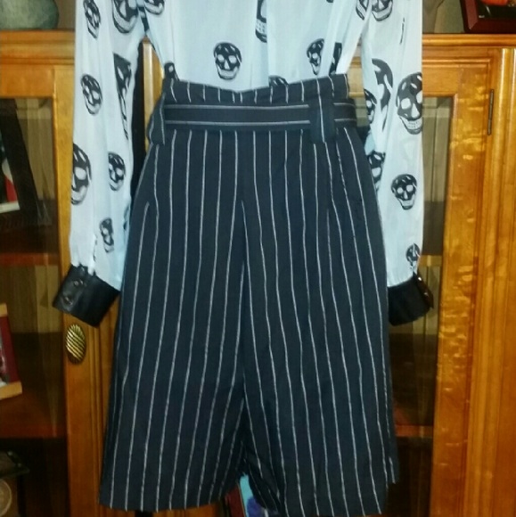 Business Style Black Stripe Bermuda Shorts - Picture 4 of 4