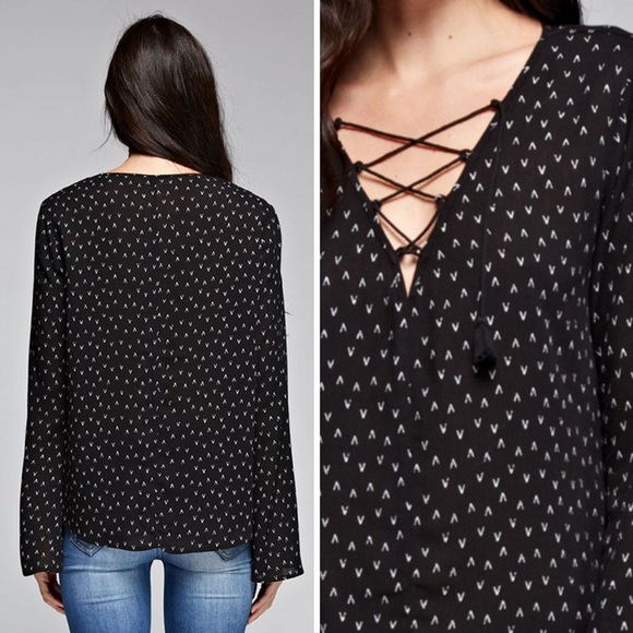 ‼️Small ONLY‼️Geo Printed Lace Up Front Top - Picture 2 of 4
