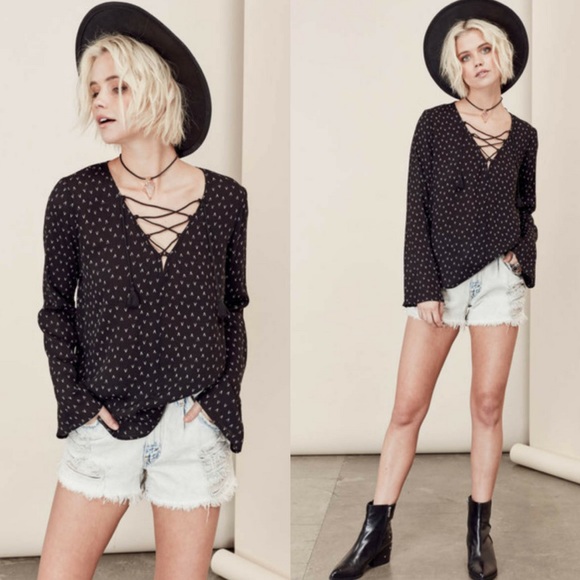 ‼️Small ONLY‼️Geo Printed Lace Up Front Top - Picture 3 of 4