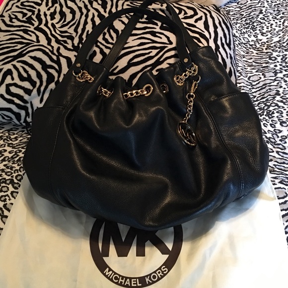 Michael Kors Handbags - 🛍🛍Michael Kors Black Bag🛍Like New