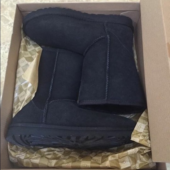 UGGS - BRAND NEW IN BOX UGG BOOTS! SIZE 9