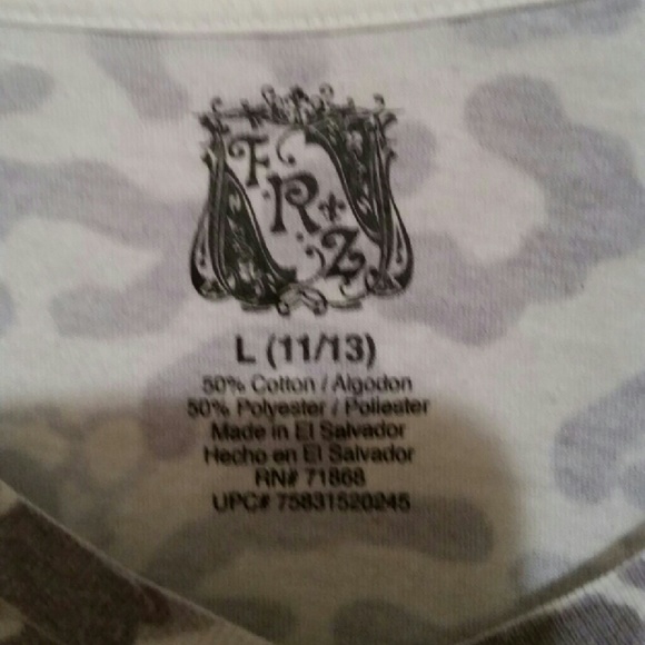 V-neck - Picture 2 of 2