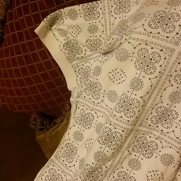 EXTREMELY IMPORTANT /STYLISH MEN'S POLO! 👄 😘 - Picture 4 of 4