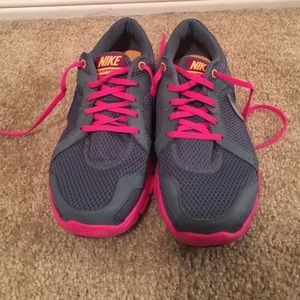 Nike *Flex Experience* Tennis Shoes