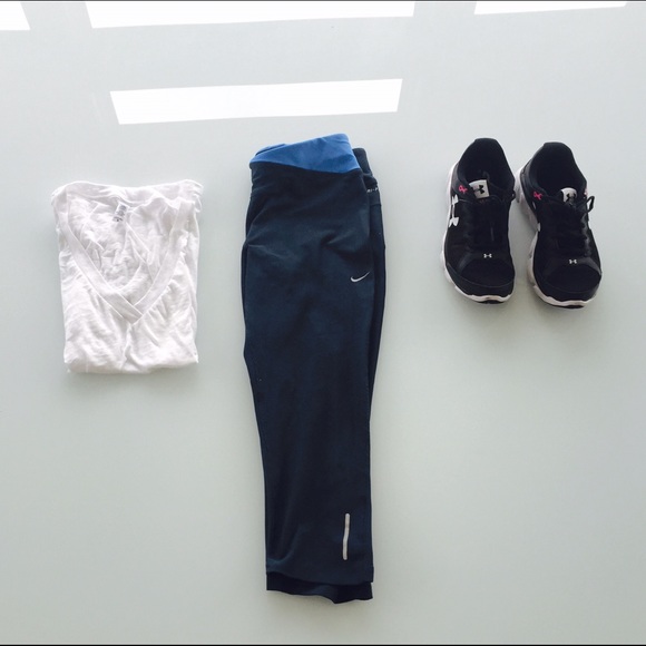 Nike dry fit navy capri leggings