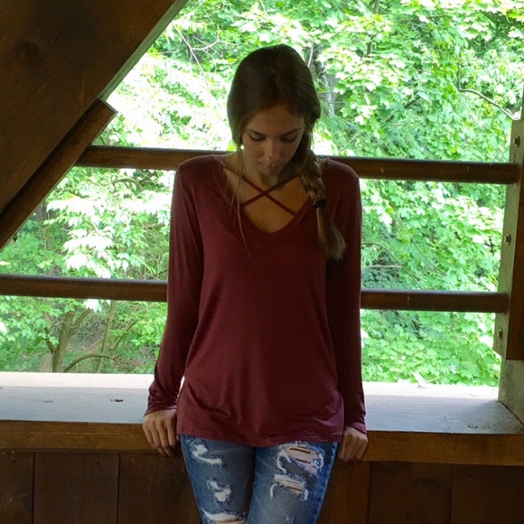 V Neckline Criss Cross Top - Picture 2 of 3