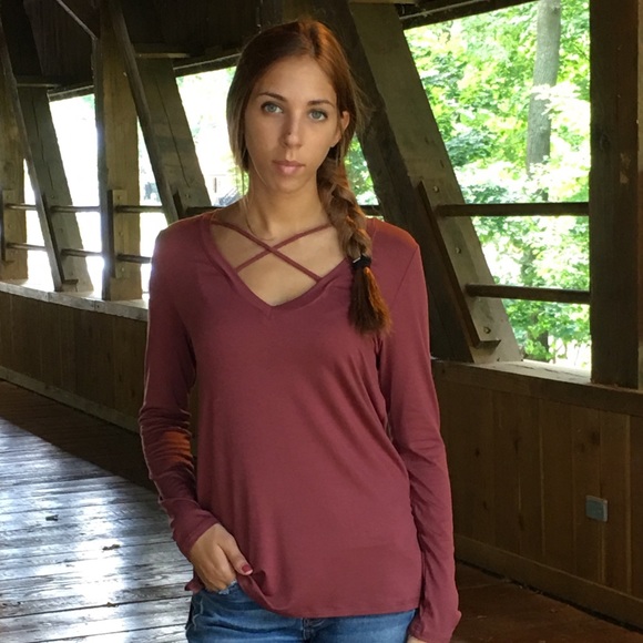 V Neckline Criss Cross Top - Picture 3 of 3