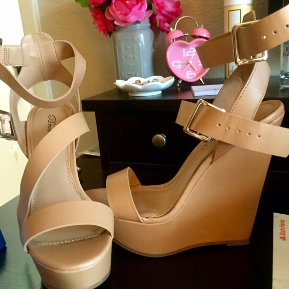 Nude Wedges