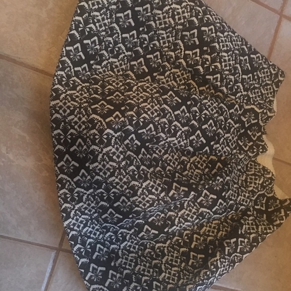 Structured skirt - Picture 2 of 2