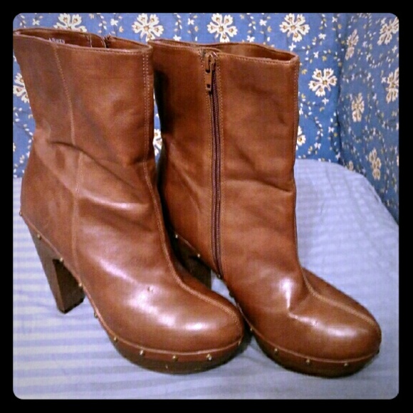 Shoedazzle above the ankle clog booties