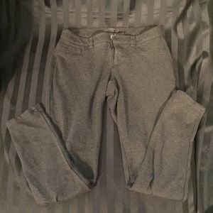 Dark gray jeggings with fake front pockets.