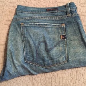 Citizens of Humanity cropped jeans. Size 32.