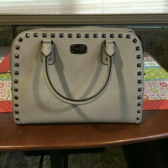 Michael Kors - Picture 1 of 1