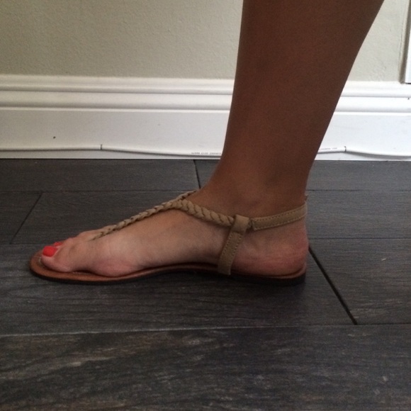 Beige braided sandals!! - Picture 4 of 4