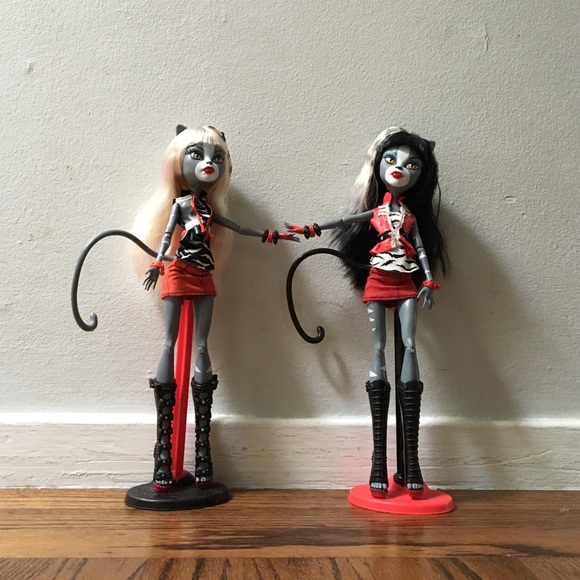 Monster high cat sisters