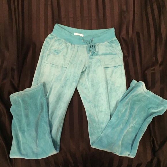 Blueish green sweats.