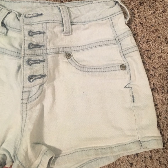 Shorts - Picture 4 of 4