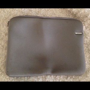 Incase Neoprene Classic Sleeve for MB15"