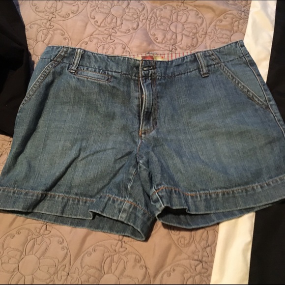 Old navy low waist size 6 jean shorts