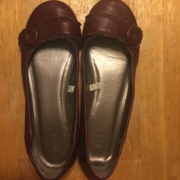 Burgundy / red flats