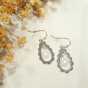 Pearl drop earrings