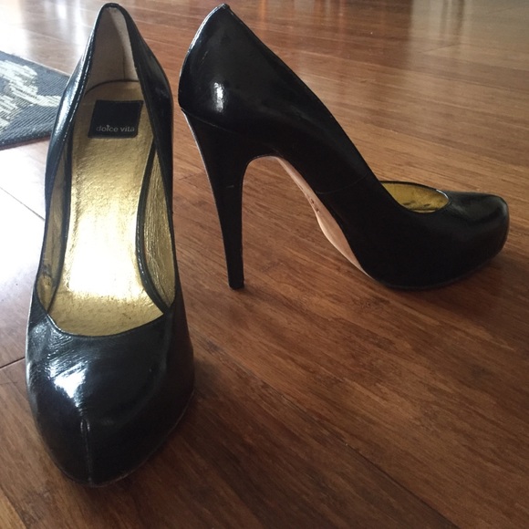 Dolce Vita patent leather black pump