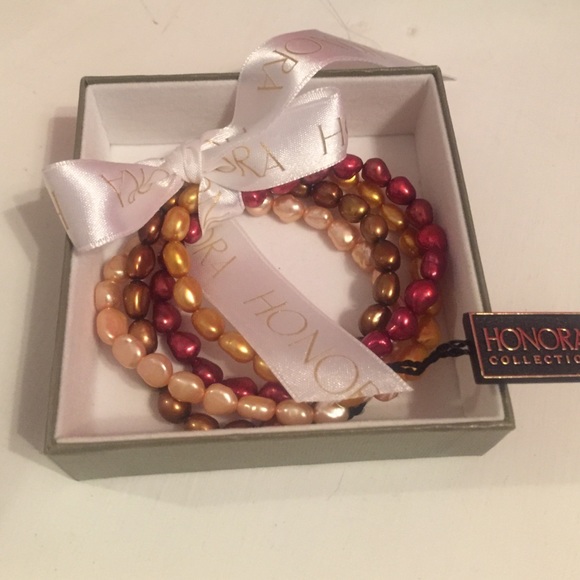 🌸NWT SET OF FOUR BRACELETS🌸
