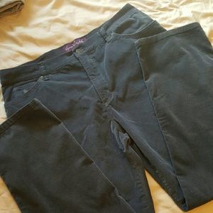 Gloria vanderbilt sz 14 stretch fit corduroys