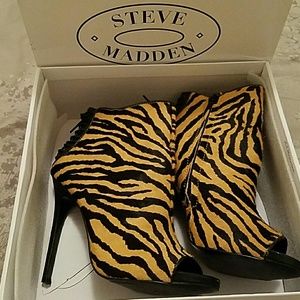 Steve Madden Tiger Print Booties