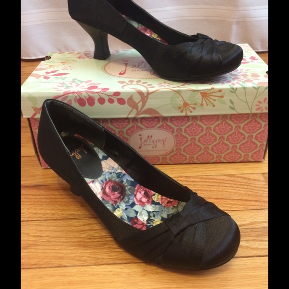 Lady's short heels