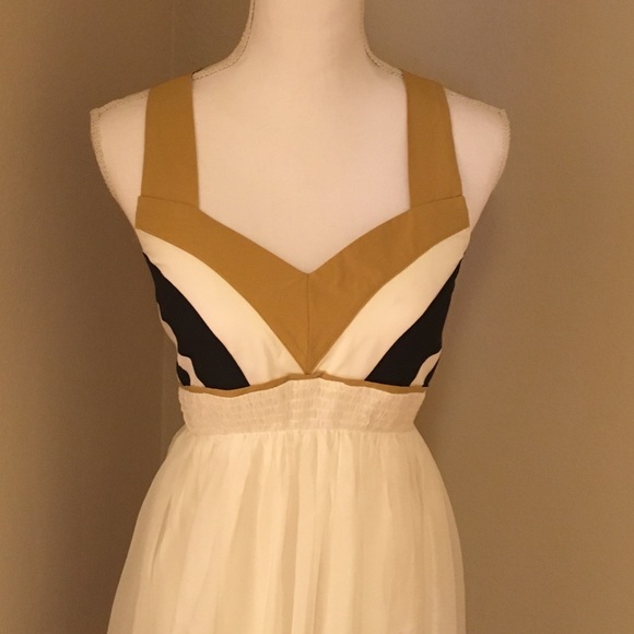 🍃New small crossover straps flared dress by Ryu🍃 - Picture 2 of 4