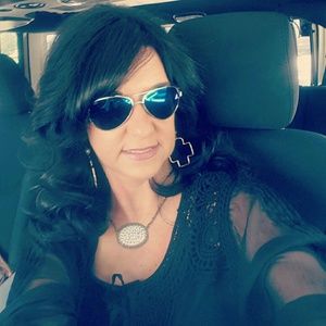 Meet your Posher, Denice