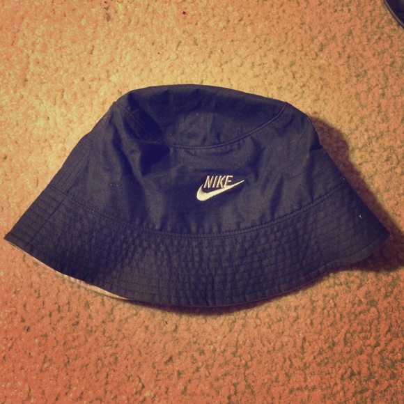 Nike bucket hat